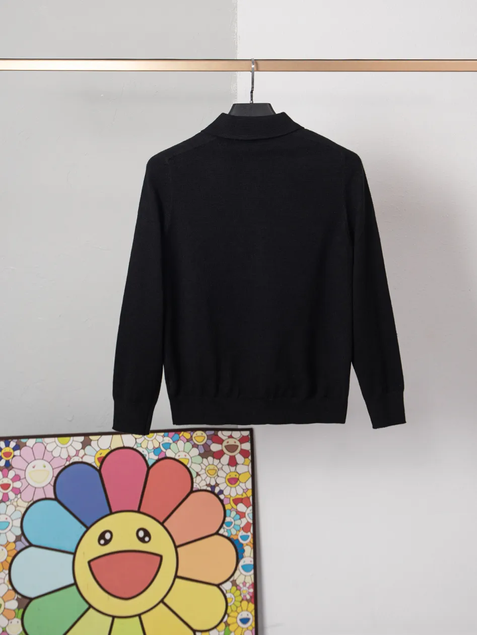 Model No. DZ 23 Acne Classic letter embroidered lapel polo knitted sweater Multiple designs Fundraising for half a month Conscientious production Gram pure cotton Andy cashmere imported wool Imported machine full embroidery small label Internet celebrity Hot Sale Large factory flow workmanship Neat and orderly needlework Loose os version Versatile style Couple style Hang tag Hanging grain Washing Main wheat Packaging Full set of accessories 📦 All details are real shots without beauty filters Buy with confidence📷 colour: Black Gray Khaki color size: s m l xl